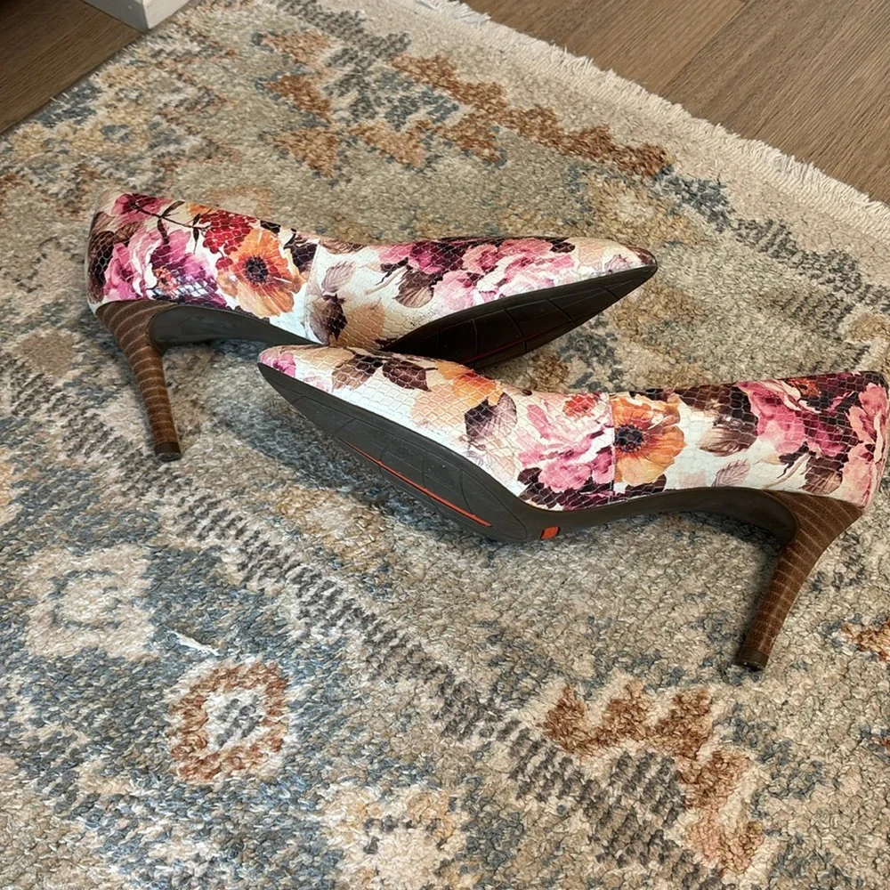 Pink and Red Floral Heels with Classic Pointed Toe - Picture 3 of 3